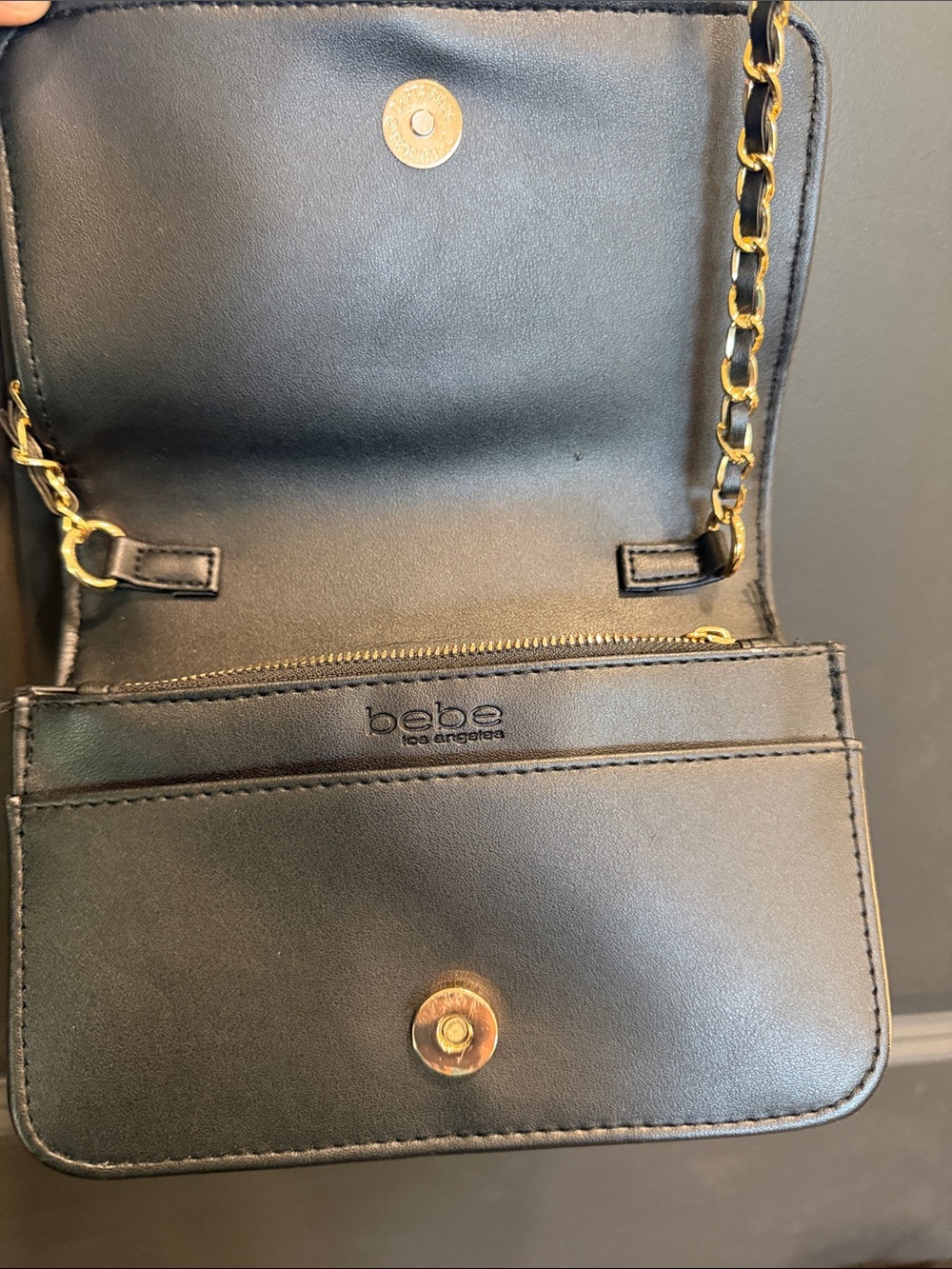 *NEW* bebe Black Quilted Crossbody with Gold Chain - Picture 2 of 3